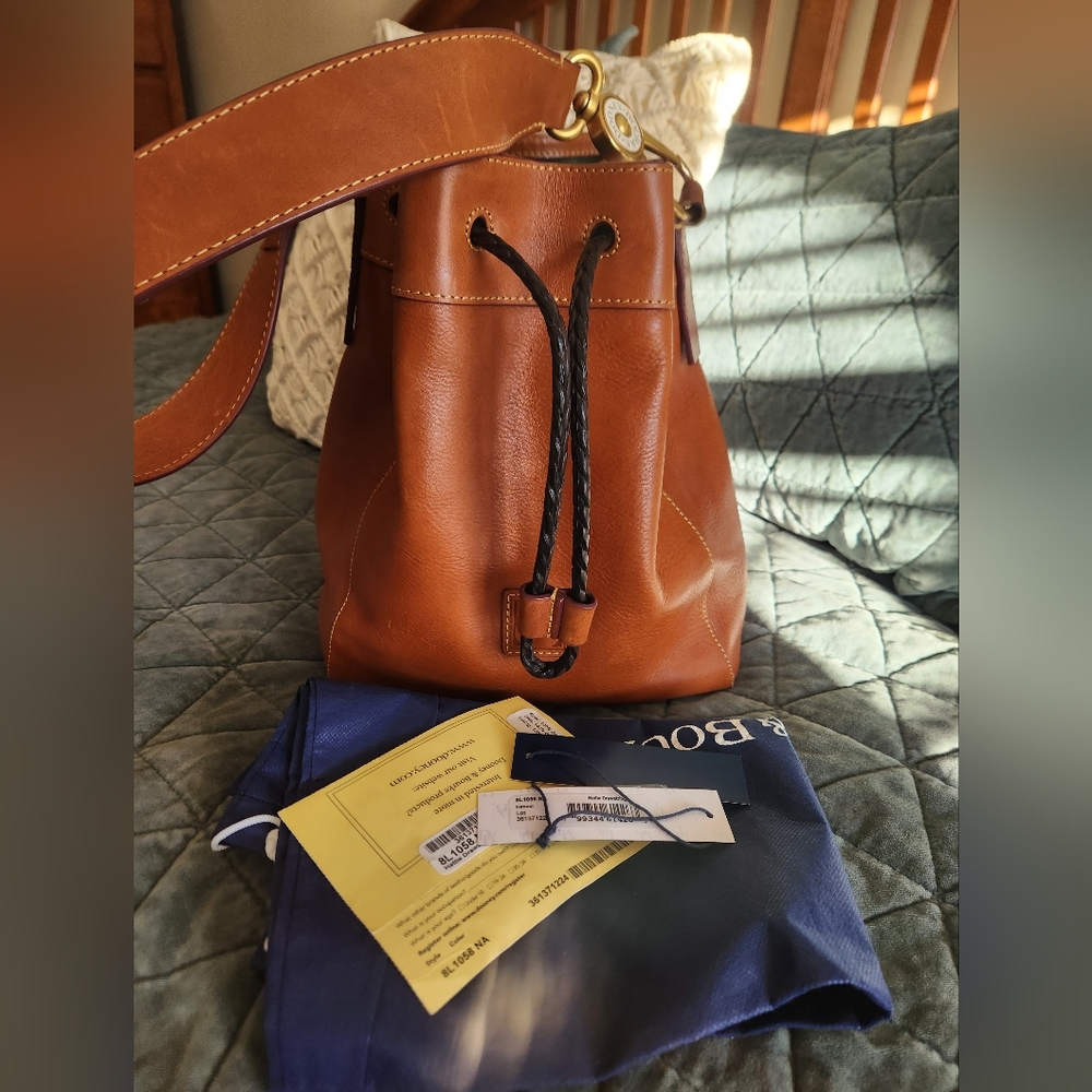 Dooney and bourke florentine hattie